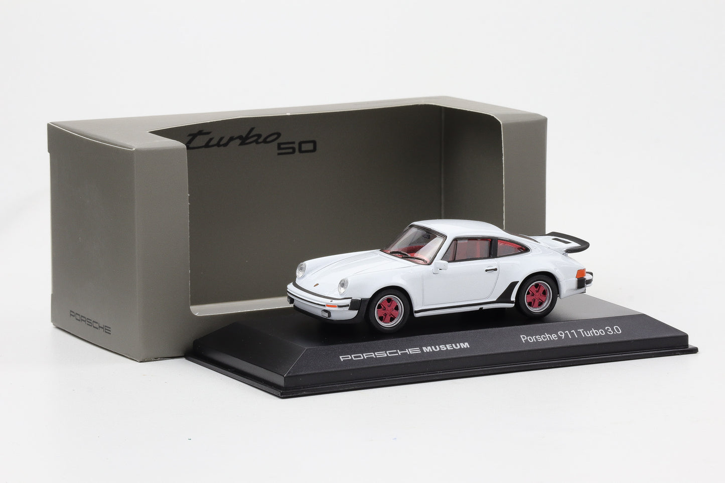 1:43 Porsche 911 930 Turbo 3.0 1975 weiss / Felgen rot diecast Museum MAP
