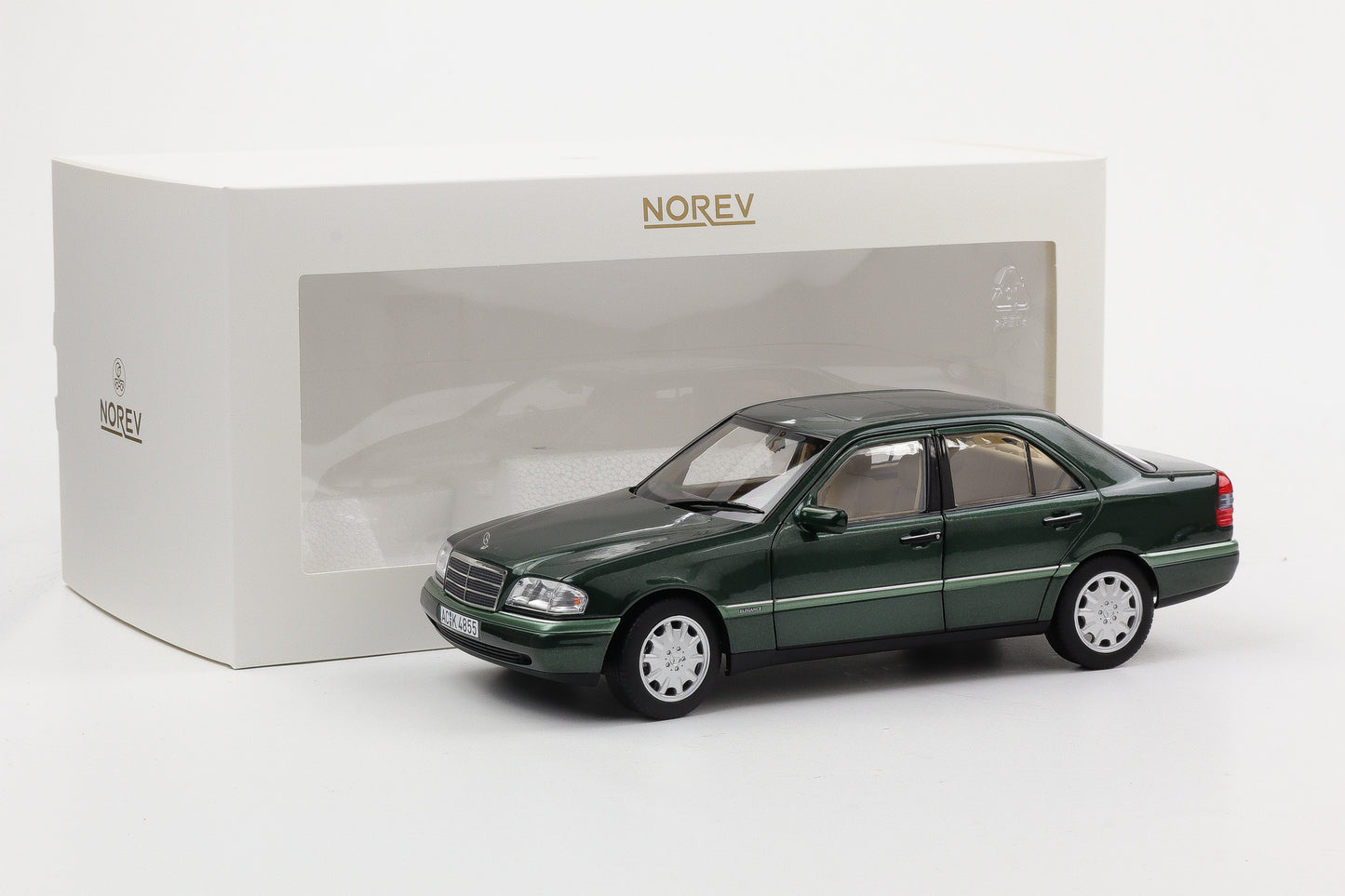 1:18 Mercedes-Benz C 200 W202 Limousine 1993 Malachit green metallic Norev