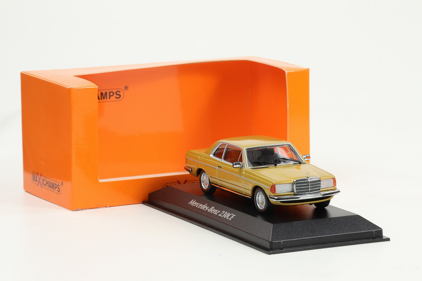 1:43 Minichamps Mercedes-Benz 230 CE 1976 gold metallic Maxichamps