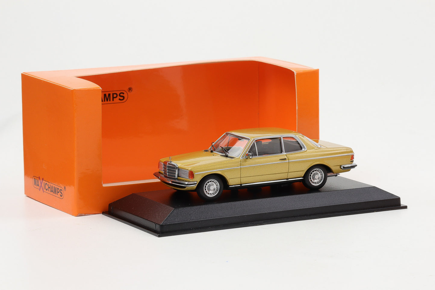 1:43 Minichamps Mercedes-Benz 230 CE 1976 gold metallic Maxichamps