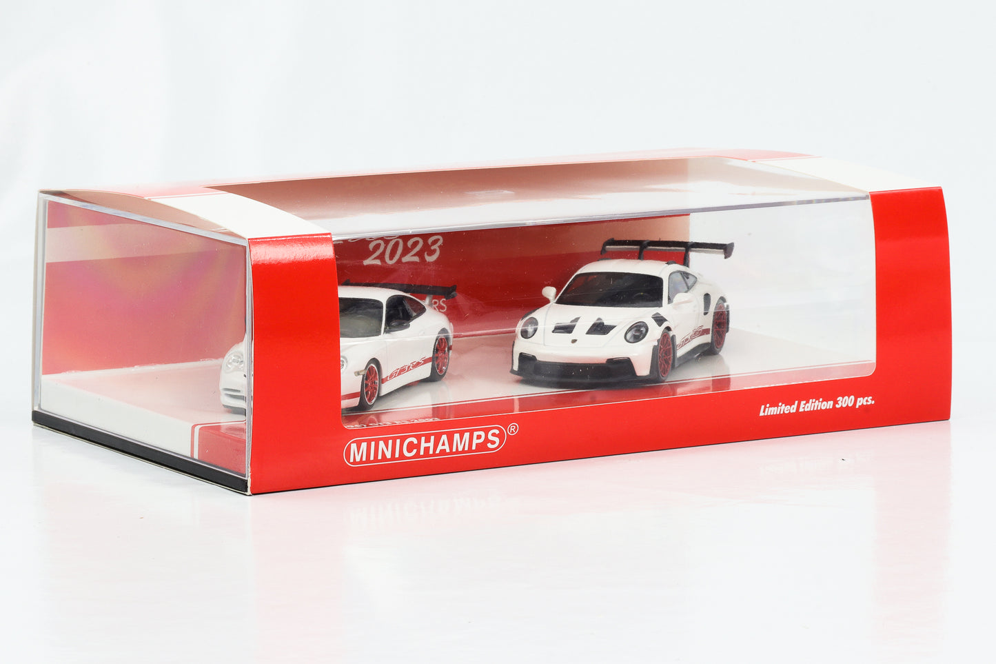 1:43 2 مجموعة سيارات 20 عامًا من بورش 911 996 GT3 RS 2003 + 911 992 GT3 RS 2023 Minichamps