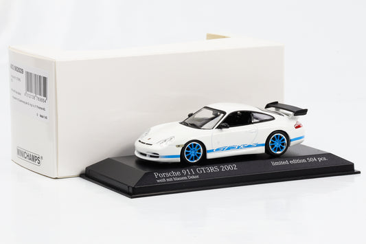 1:43 Porsche 911 996 GT3 RS 2002 weiß mit blauem Dekor und Felgen Minichamps