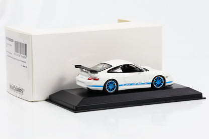 1:43 Porsche 911 996 GT3 RS 2002 weiß mit blauem Dekor und Felgen Minichamps