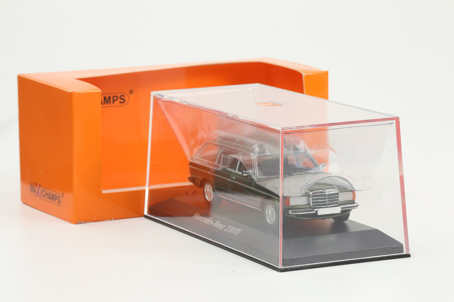 1:43 Minichamps Mercedes-Benz 230 TE 1982 S123 metallic grün Maxichamps