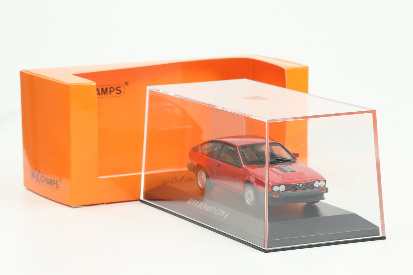 1:43 Minichamps Alfa Romeo GTV 6 1983 rot Maxichamps