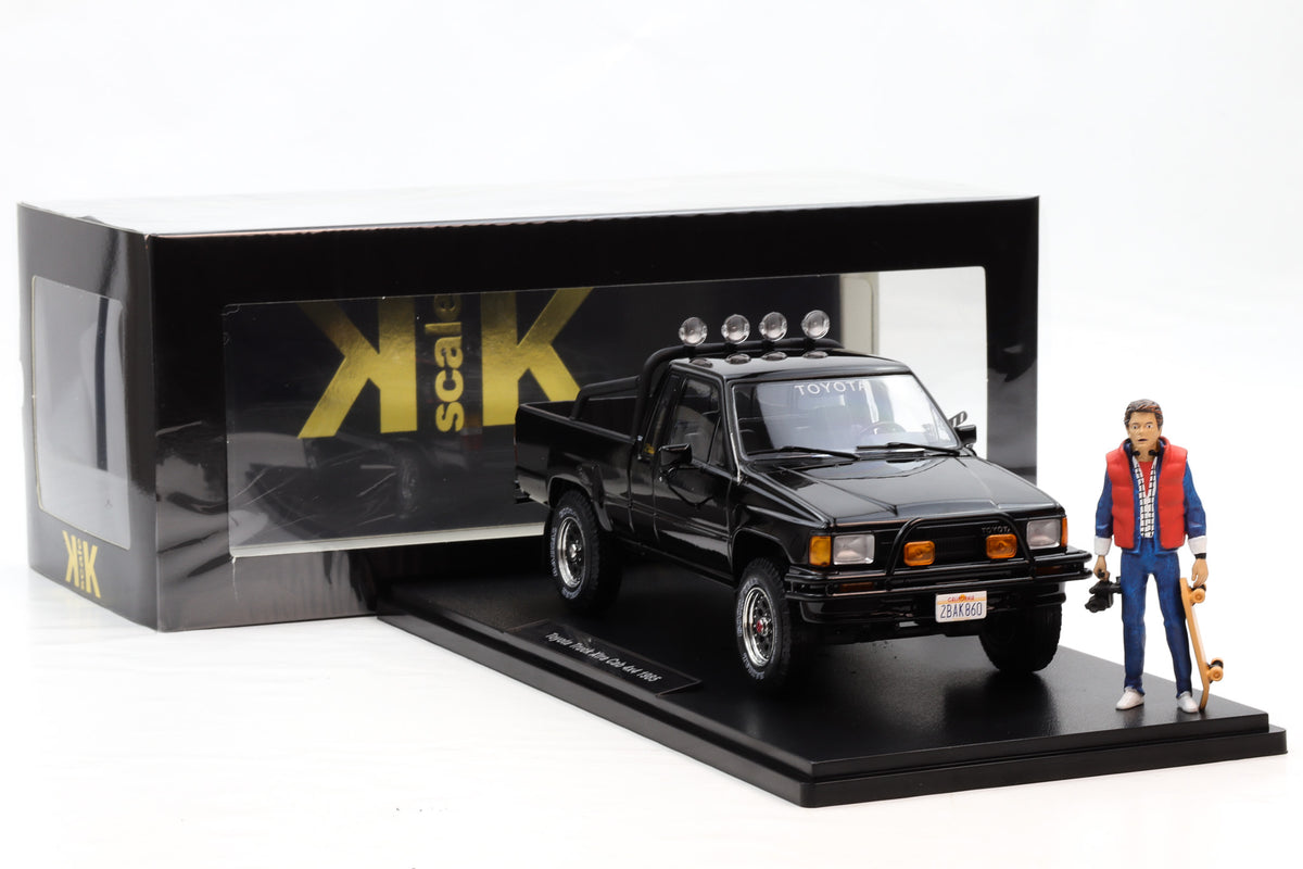 1:18 Toyota Hilux Xtra Cab SR5 Back to future II + Marty McFly Figur KK Scale