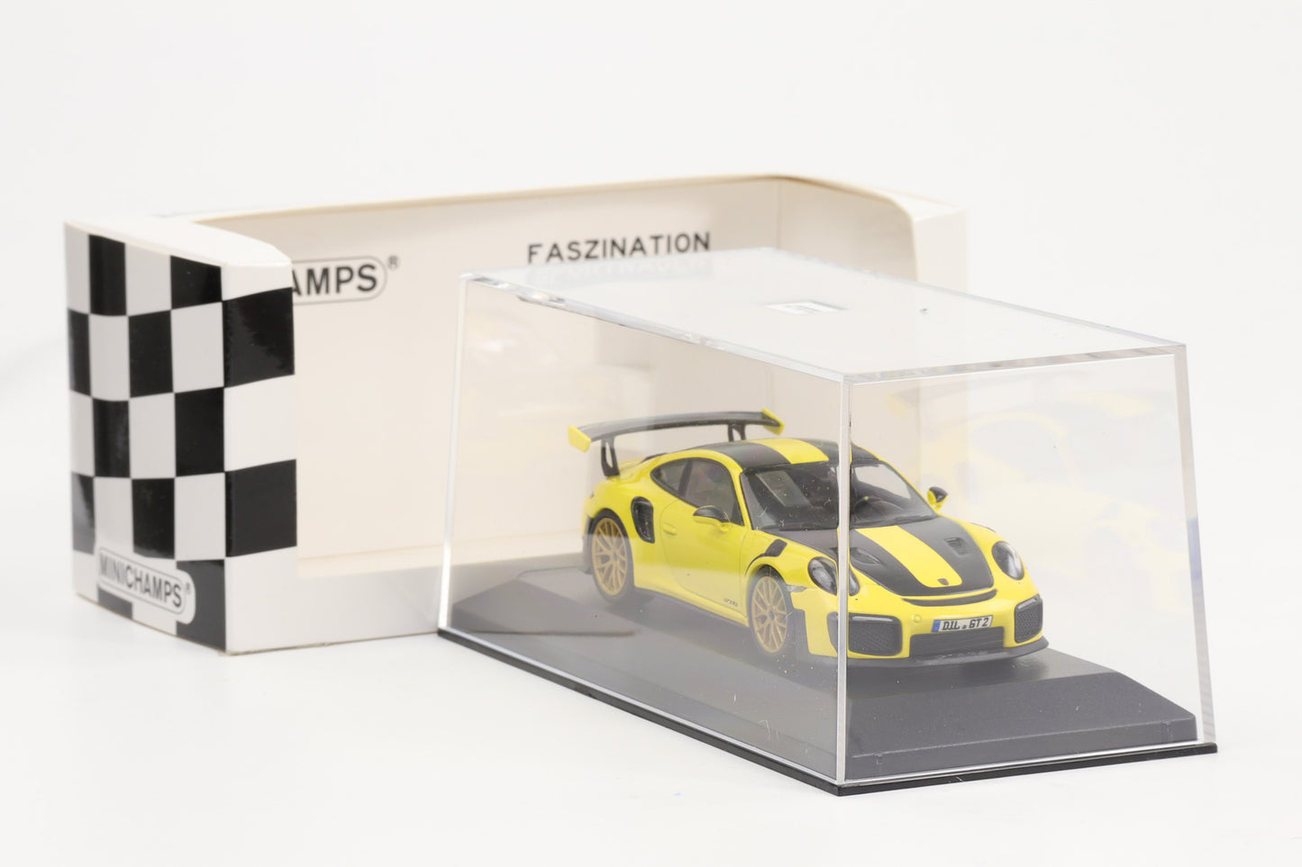 1:43 Minichamps Porsche 911 991.2 GT2RS Weissach-Package 2018 gelb / goldene Felgen