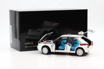 1:18 Kyosho Lancia Delta HF Intergrale 6 weiß full opening 08344E