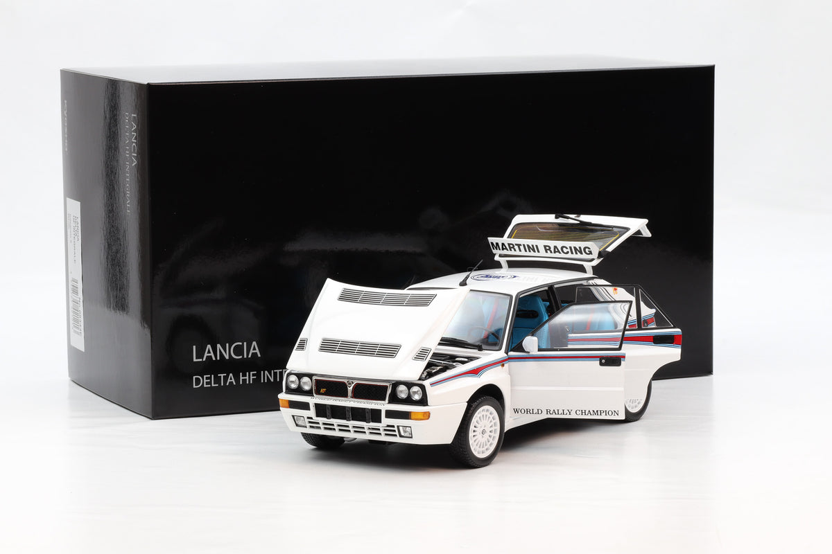 1:18 Kyosho Lancia Delta HF Intergrale 6 weiß full opening 08344E