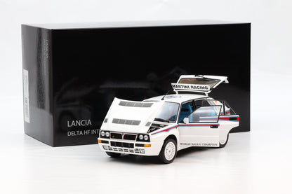 1:18 Kyosho Lancia Delta HF Intergrale 6 weiß full opening 08344E