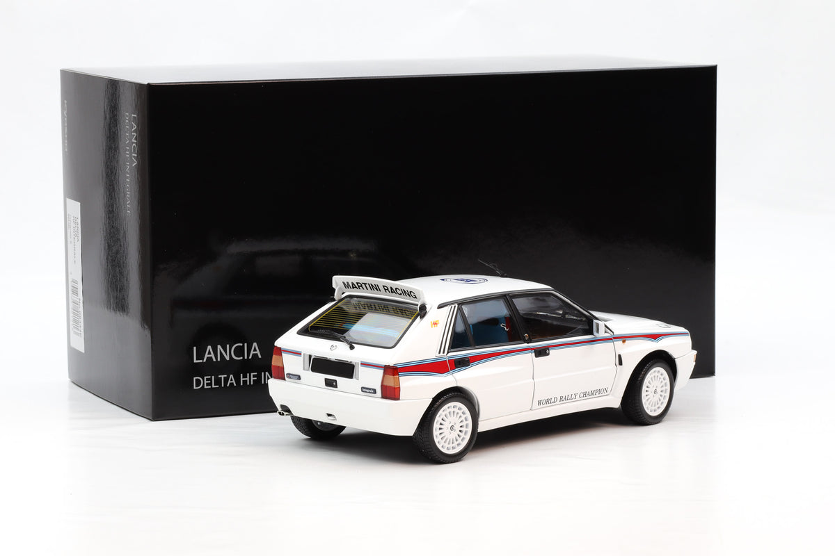 1:18 Kyosho Lancia Delta HF Intergrale 6 weiß full opening 08344E