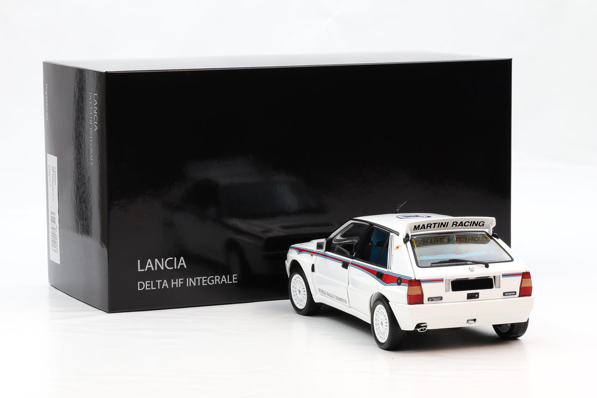 1:18 Kyosho Lancia Delta HF Intergrale 6 weiß full opening 08344E