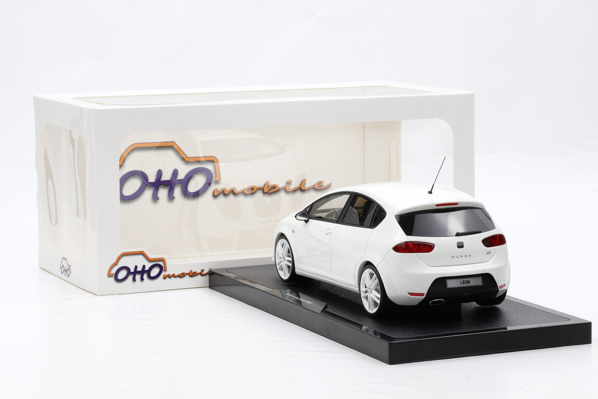 1:18 OTTO mobile Seat Leon Cupra R MK2 Candy white 2010 OT1332