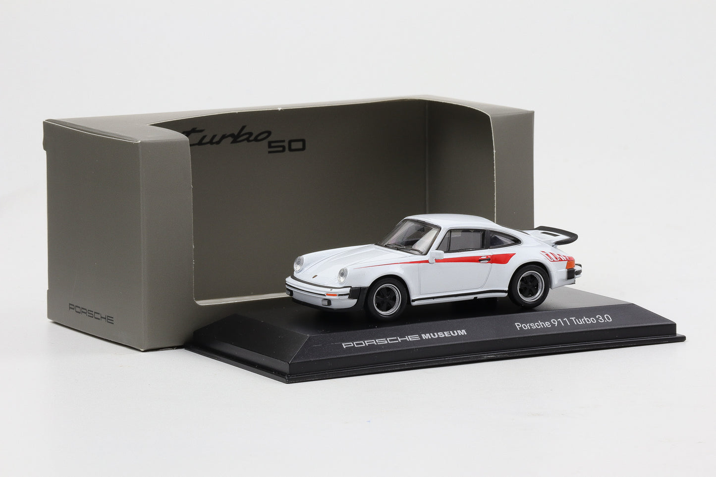 1:43 Porsche 911 930 Turbo 3.0 1975 weiss roter Schriftzug diecast Museum MAP