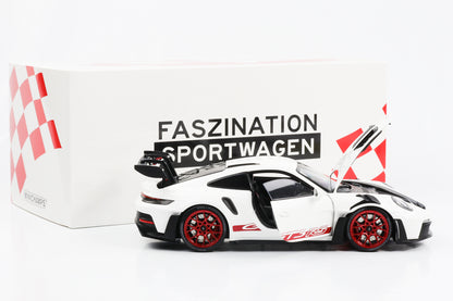 1:18 Porsche 911 992 GT3 RS 2022 Weiss Felgen und Dekor rot Minichamps
