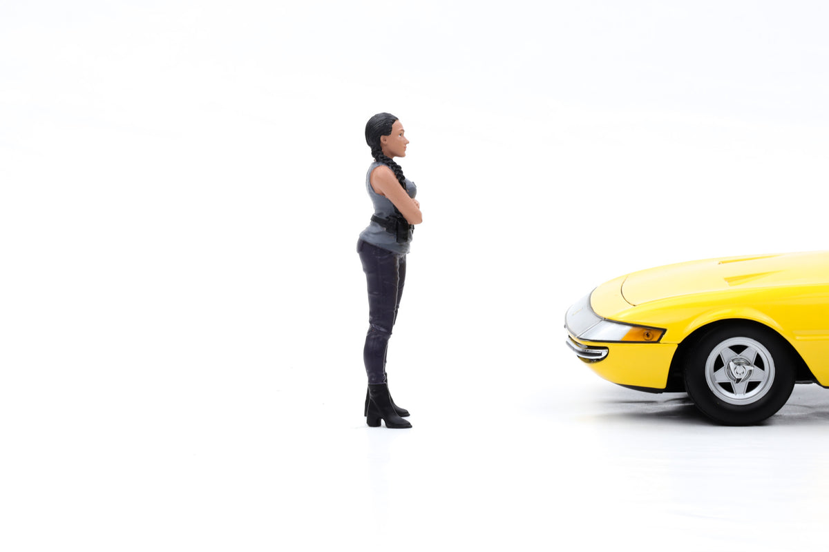 1:18 American Diorama Figur Car Meet 3 Frau mit Zöpfe - Figuren