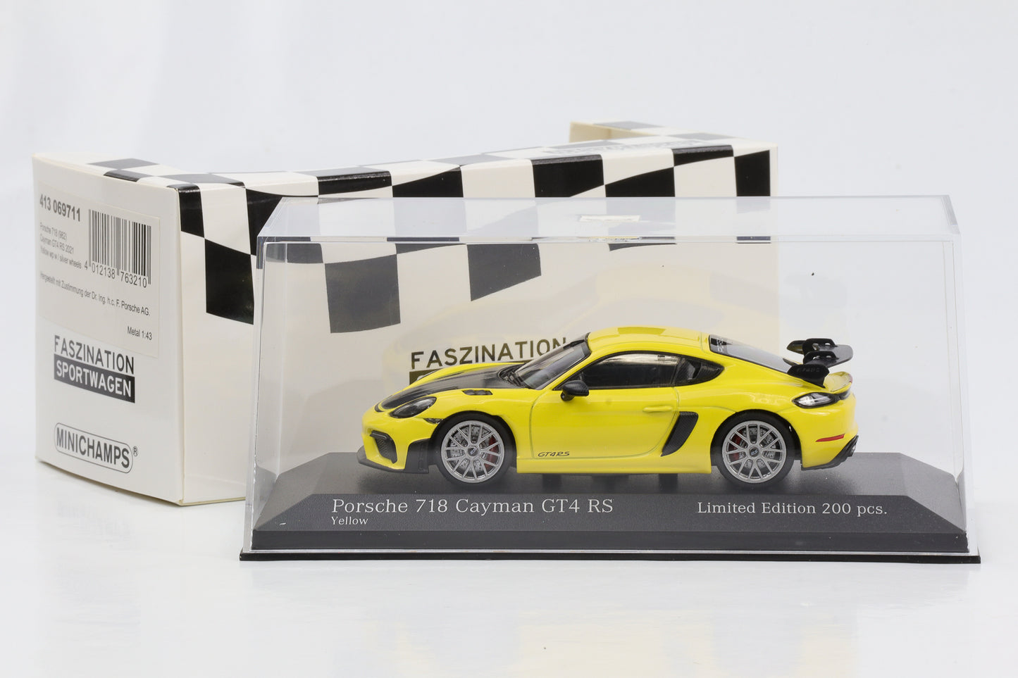 1:43 Porsche 718 982 Cayman GT4 RS 2021 yellow Minichamps