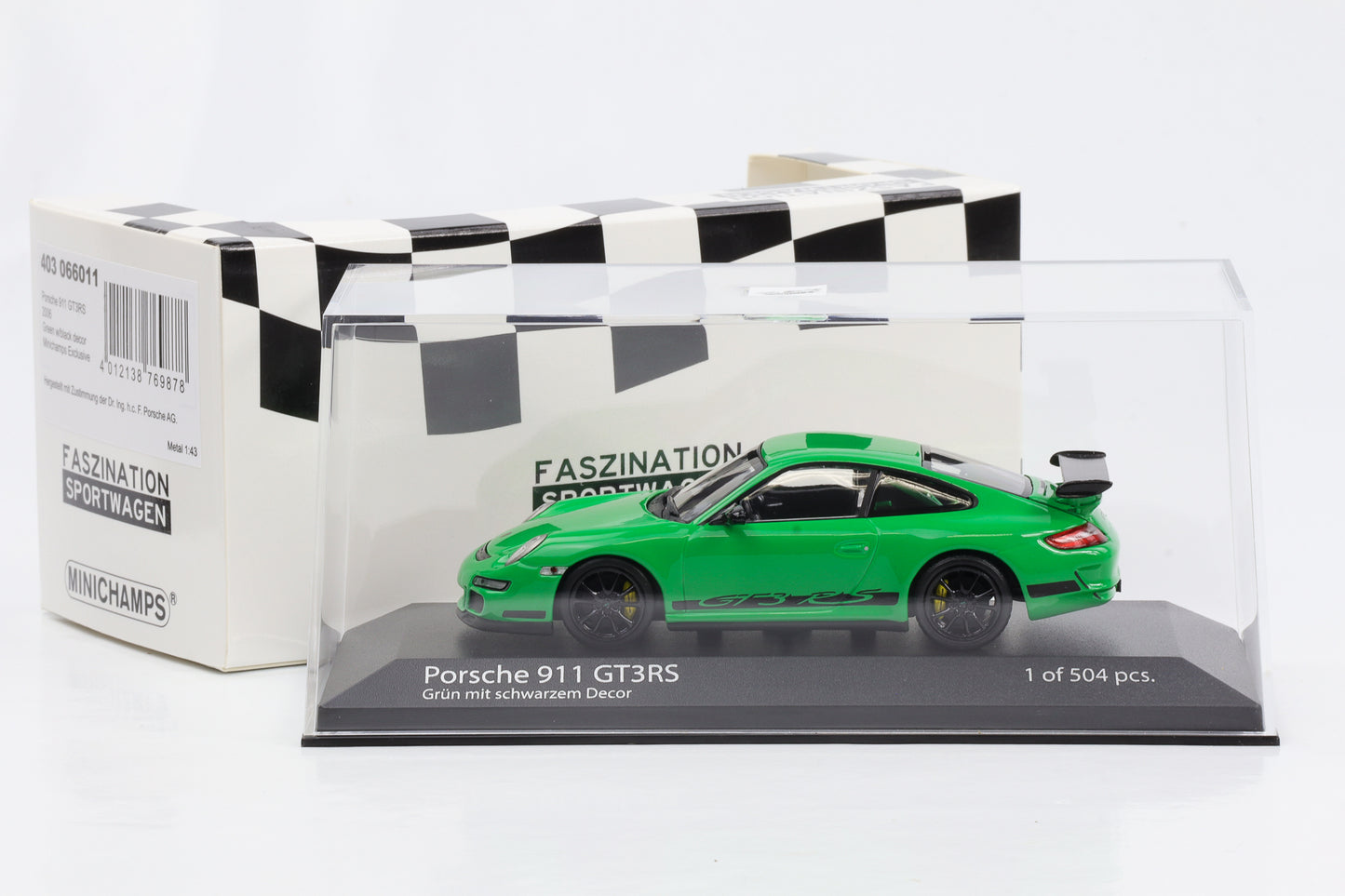 1:43 بورش 911 GT3 RS 2006 باللون الأخضر مع ديكور أسود Minichamps