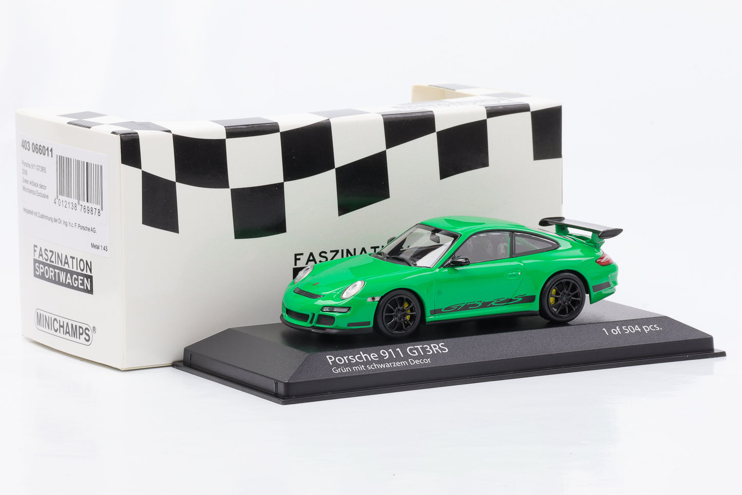 1:43 بورش 911 GT3 RS 2006 باللون الأخضر مع ديكور أسود Minichamps