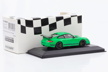 1:43 بورش 911 GT3 RS 2006 باللون الأخضر مع ديكور أسود Minichamps