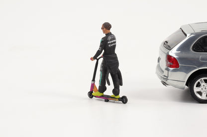 1:43 Cartrix Figur Lewis Hamilton Skate Scooter 2021 Figuren Diorama F1