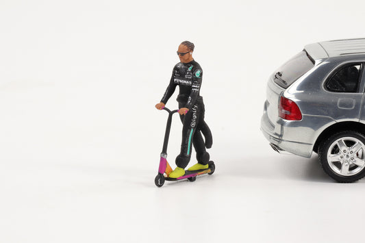 1:43 Cartrix Figur Lewis Hamilton Skate Scooter 2021 Figuren Diorama F1