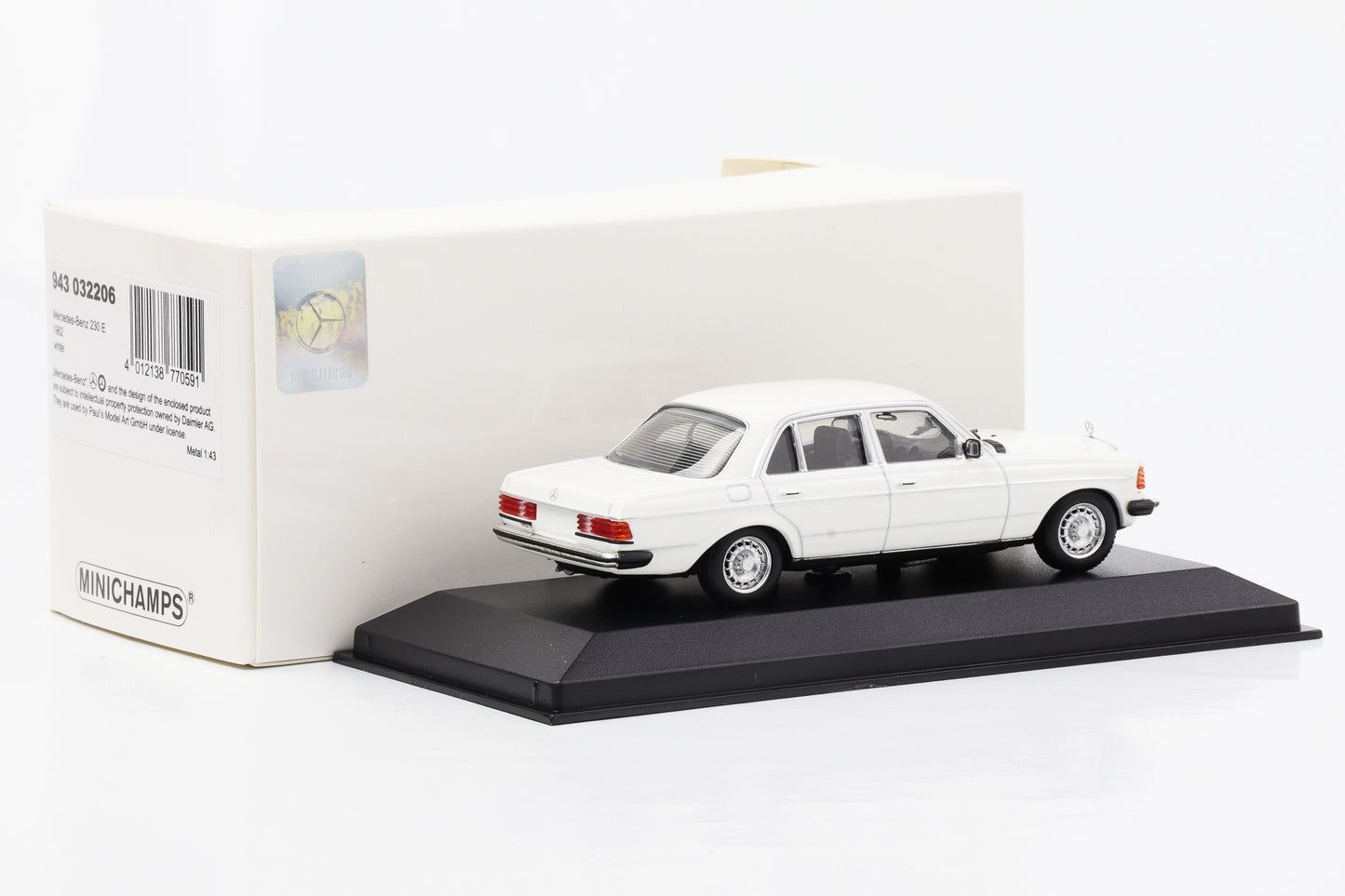 1:43 Mercedes-Benz 230E W123 1982 branco Minichamps limitado