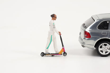 1:43 Cartrix Figur Lewis Hamilton Skate Scooter 2016 Figuren Diorama F1