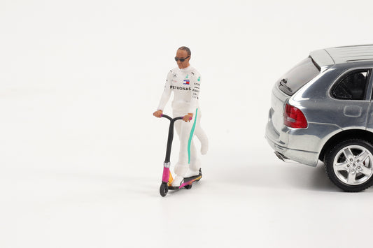1:43 Cartrix Figur Lewis Hamilton Skate Scooter 2016 Figuren Diorama F1