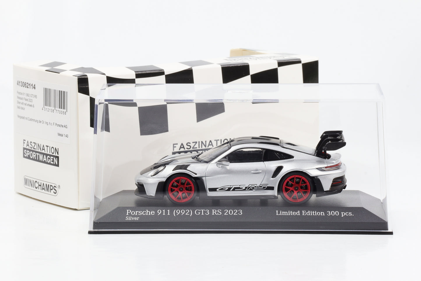 1:43 Porsche 911 992 GT3 RS 2023 Weissach package argent jantes rouge Minichamps