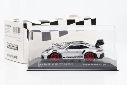 1:43 بورش 911 992 GT3 RS 2023 Weissach حزمة حواف فضية حمراء Minichamps