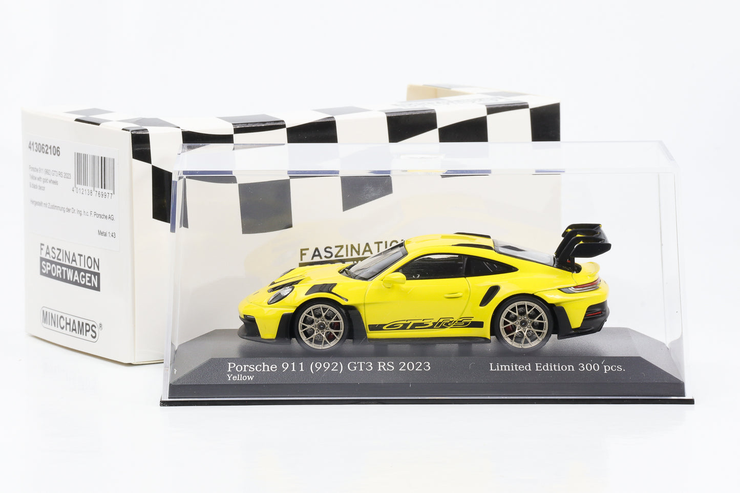 1:43 Porsche 911 992 GT3 RS 2023 amarelo, jantes douradas, decoração preta Minichamps