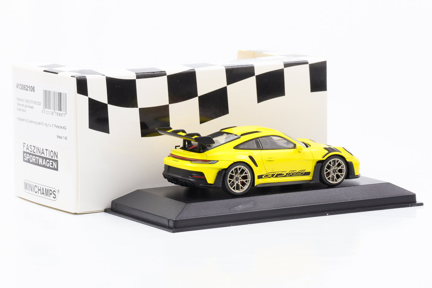 1:43 Porsche 911 992 GT3 RS 2023 amarelo, jantes douradas, decoração preta Minichamps