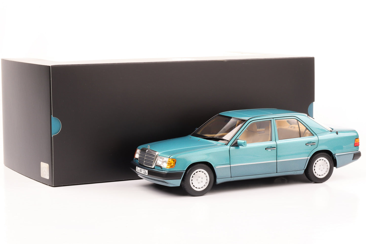 1:18 Mercedes-Benz W124 230 E Beryll blau metallic Norev Dealer limited