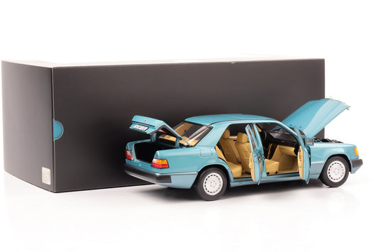 1:18 Mercedes-Benz W124 230 E Beryll blau metallic Norev Dealer limited