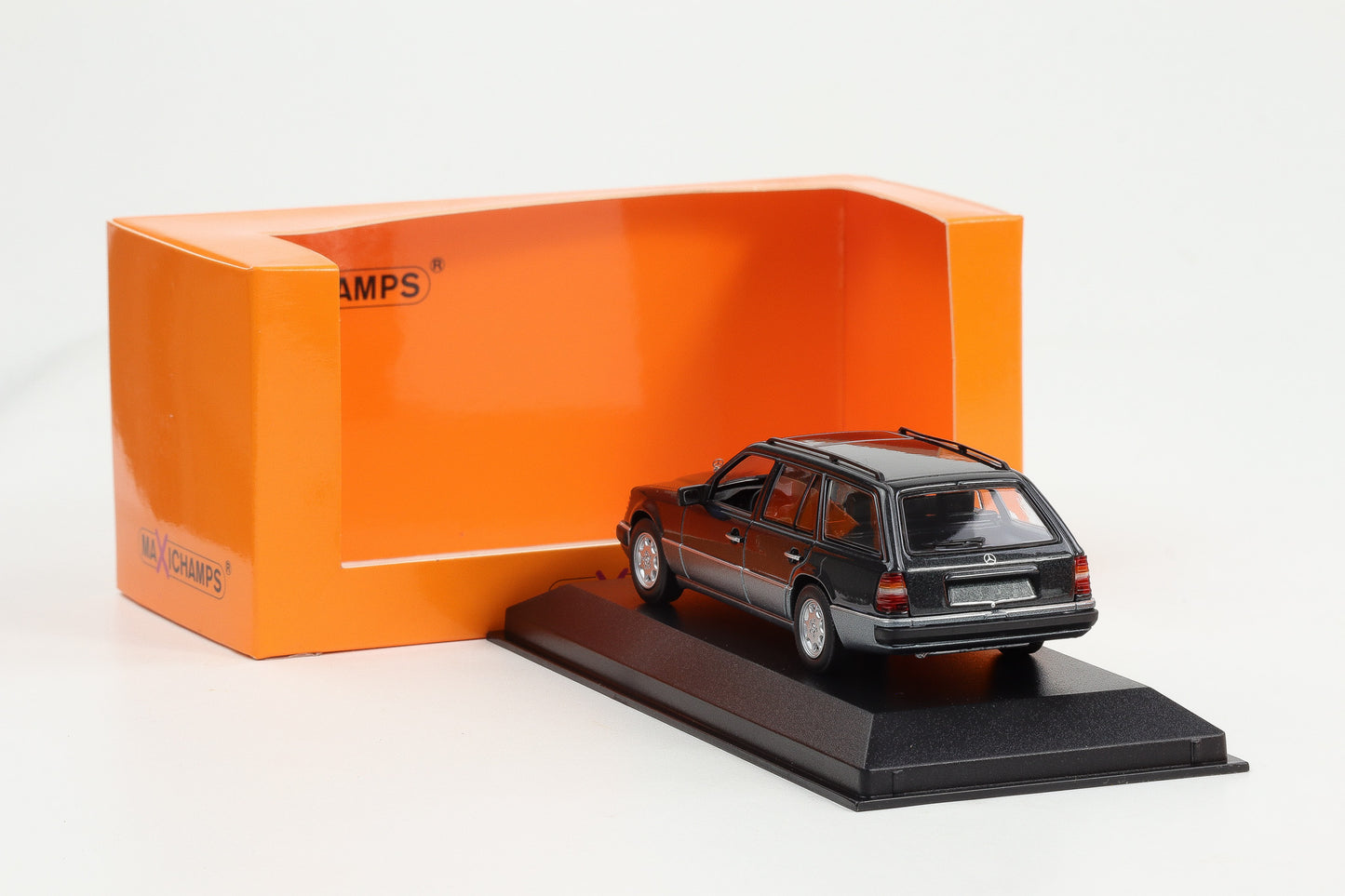 1:43 Minichamps Mercedes-Benz 300 TE 1990 S124 schwarz metallic Maxichamps