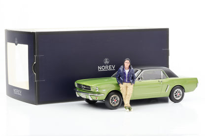 1:18 Ford Mustang Coupe 1965 Hardtop metallic grün mit Figur Norev