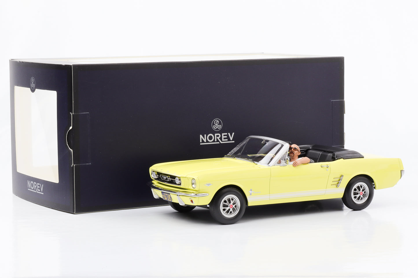 1:18 Ford Mustang 1965 conversível amarelo com figura de motorista Norev 182811