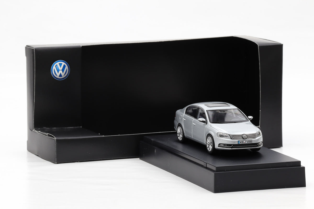 1:43 Schuco Volkswagen Volkswagen Passat B7 silber 2011 3AE099300A7W