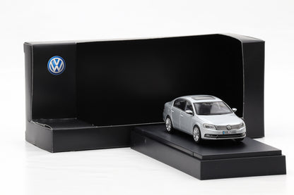 1:43 Schuco Volkswagen Volkswagen Passat B7 silber 2011 3AE099300A7W