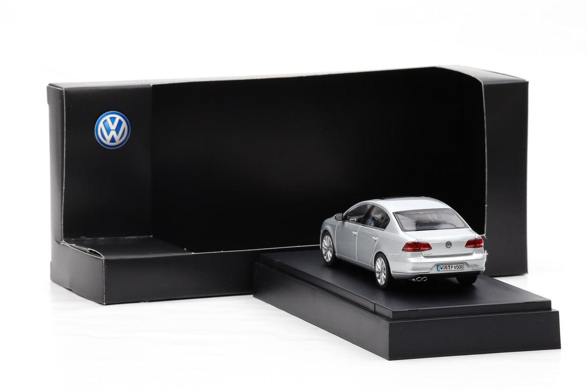 1:43 Schuco Volkswagen Volkswagen Passat B7 silber 2011 3AE099300A7W