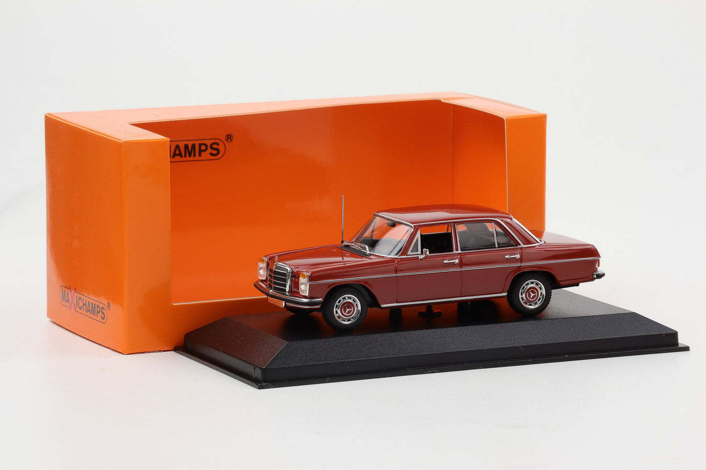1:43 Minichamps Mercedes-Benz 200D W115 /8 1968 rot Maxichamps