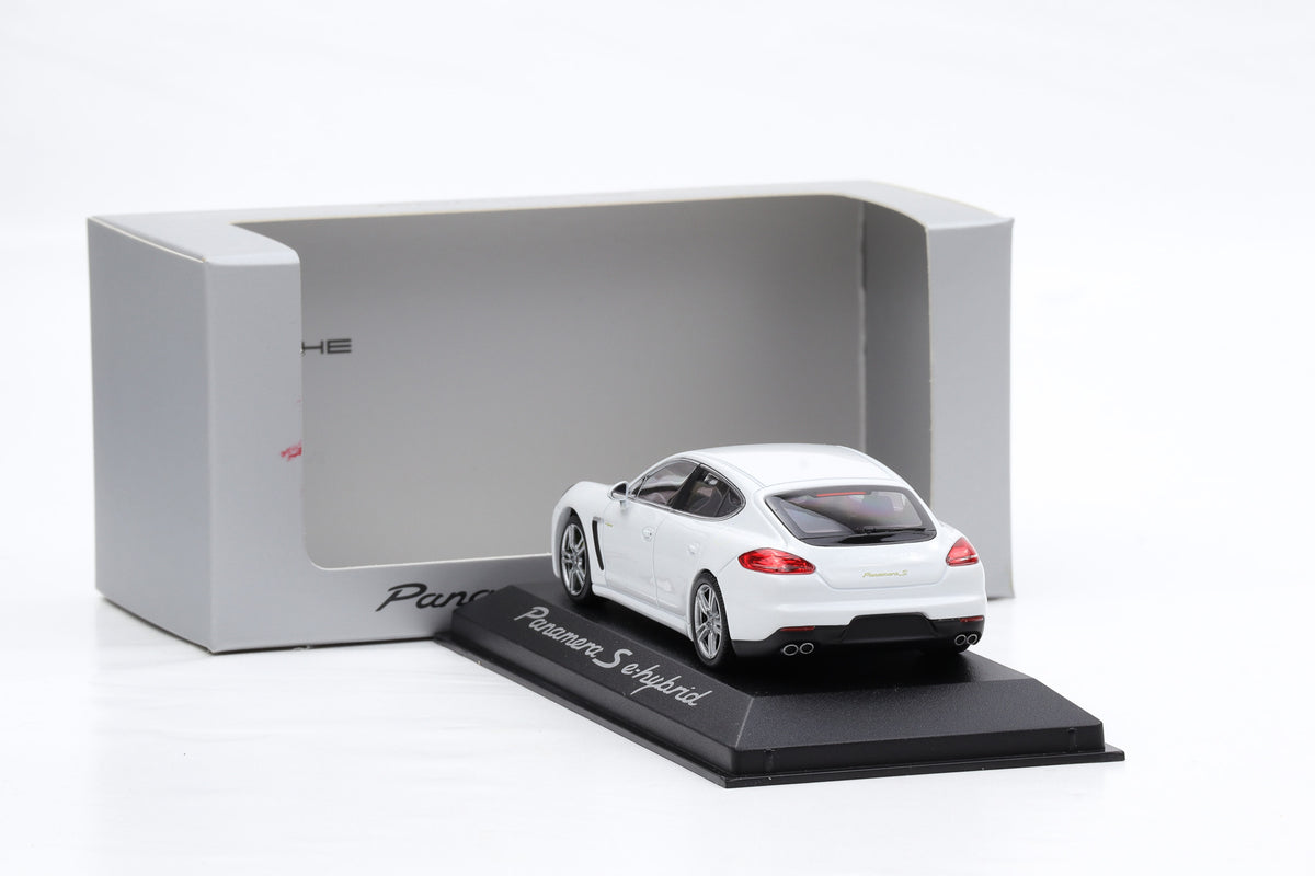 1:43 Minichamps Porsche Panamera S e-hybrid 2013 weiss WAP Dealer