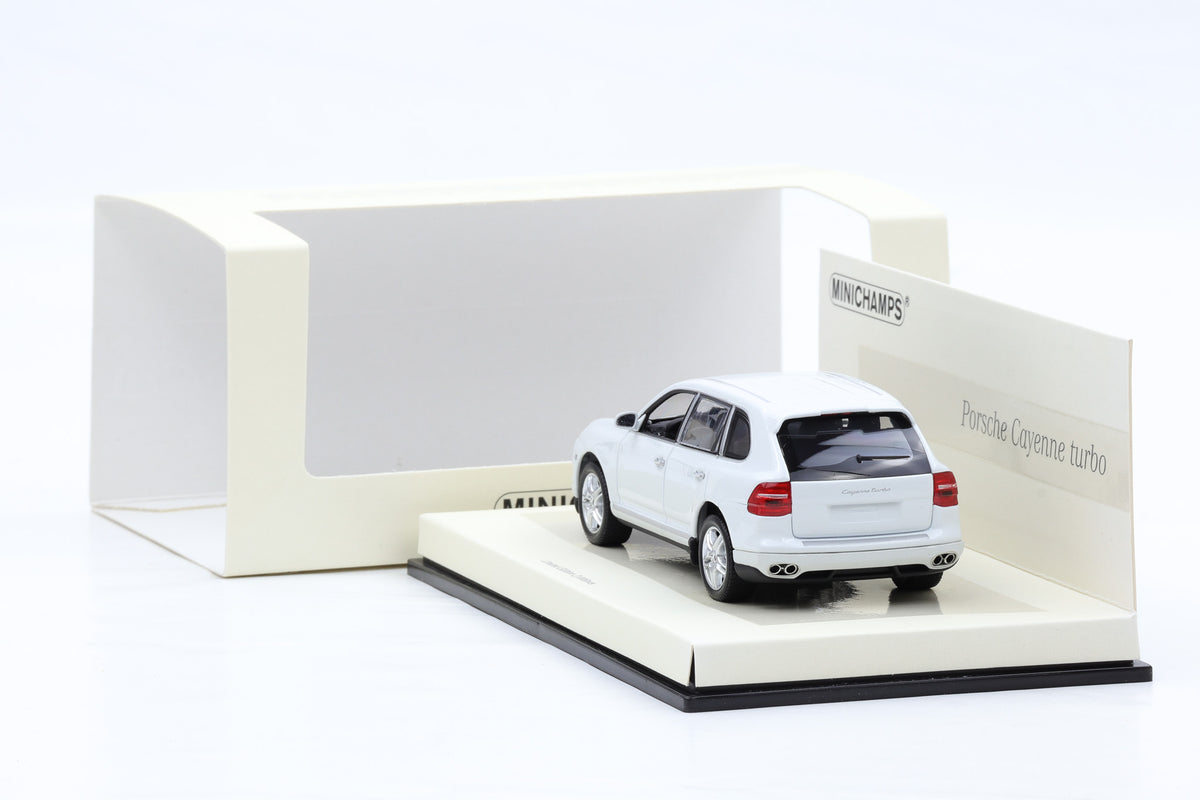 1:43 Minichamps Porsche Cayenne Cayenne Turbo 2007 Linea Bianco No. 7