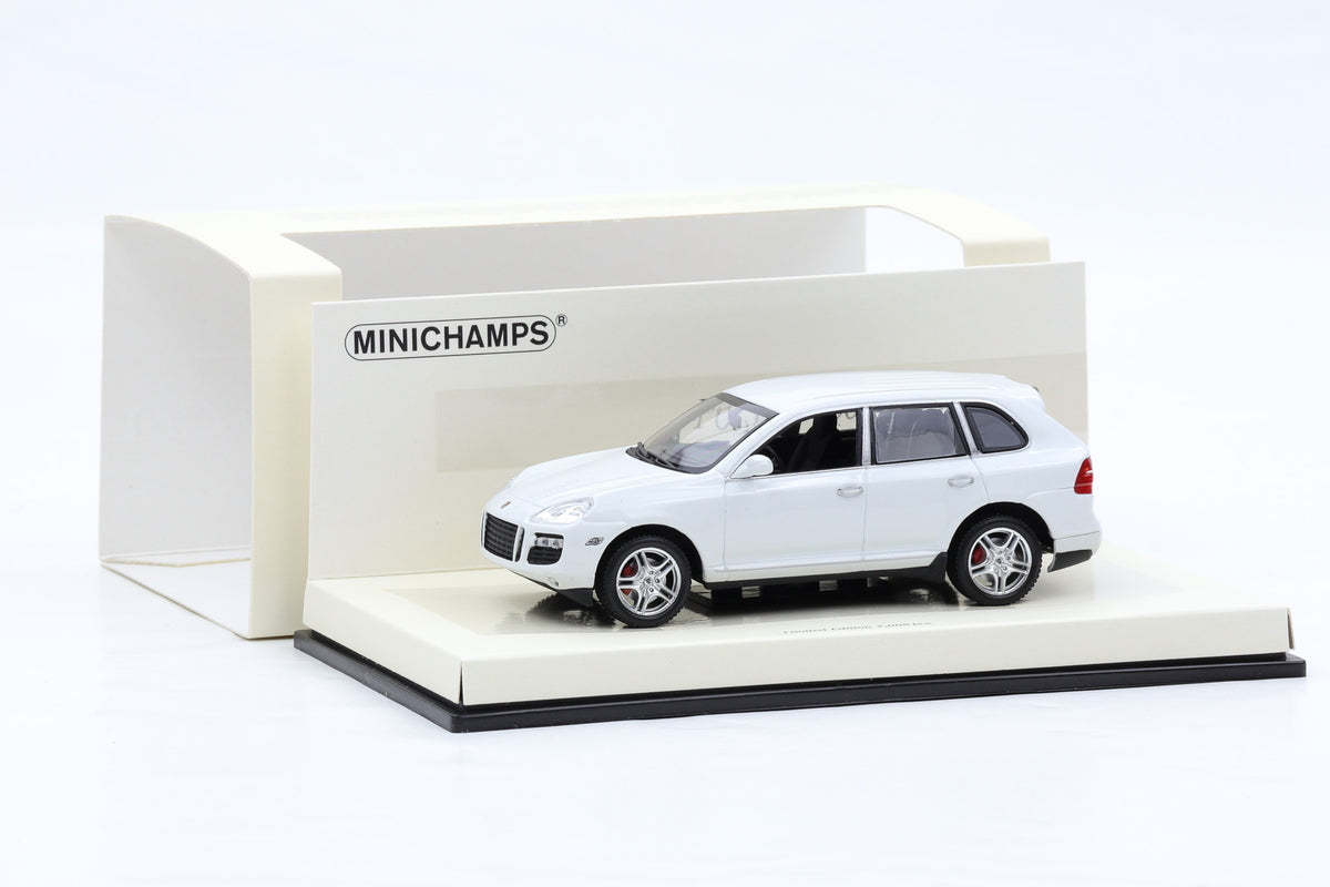 1:43 Minichamps Porsche Cayenne Cayenne Turbo 2007 Linea Bianco No. 7