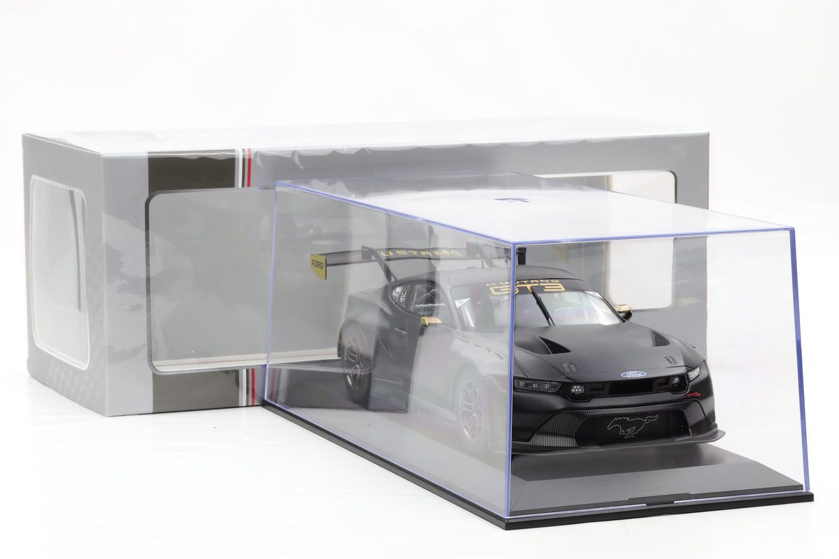 1:18 IXO Ford Mustang GT3 Racing Spec Plain Body matt schwarz 2024 + Vitrine
