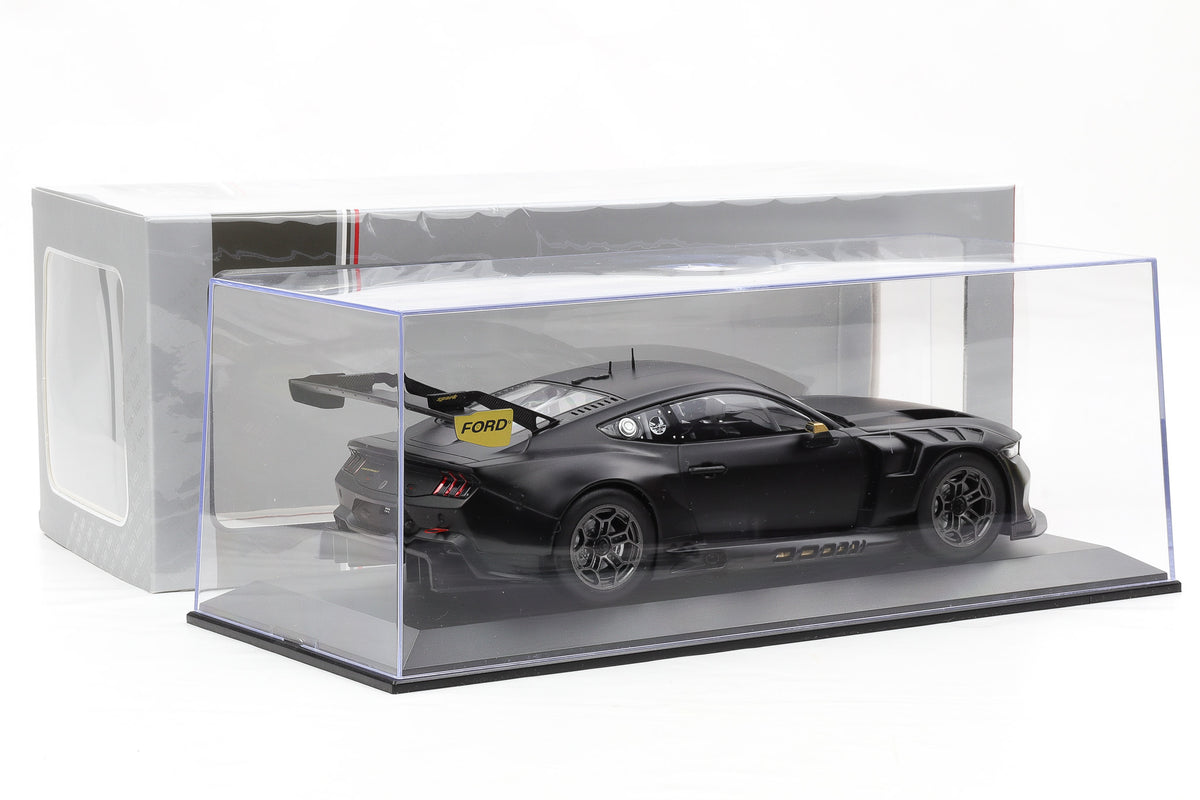 1:18 IXO Ford Mustang GT3 Racing Spec Plain Body matt schwarz 2024 + Vitrine