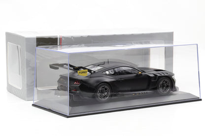 1:18 IXO Ford Mustang GT3 Racing Spec Plain Body matt schwarz 2024 + Vitrine