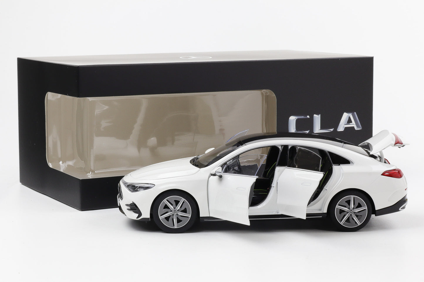 1:18 NZG Mercedes Benz CLA Coupe 2025 Modell C174 polarweiß Dealer