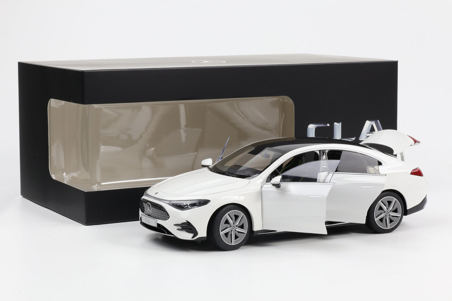 1:18 NZG Mercedes Benz CLA Coupe 2025 Modell C174 polarweiß Dealer